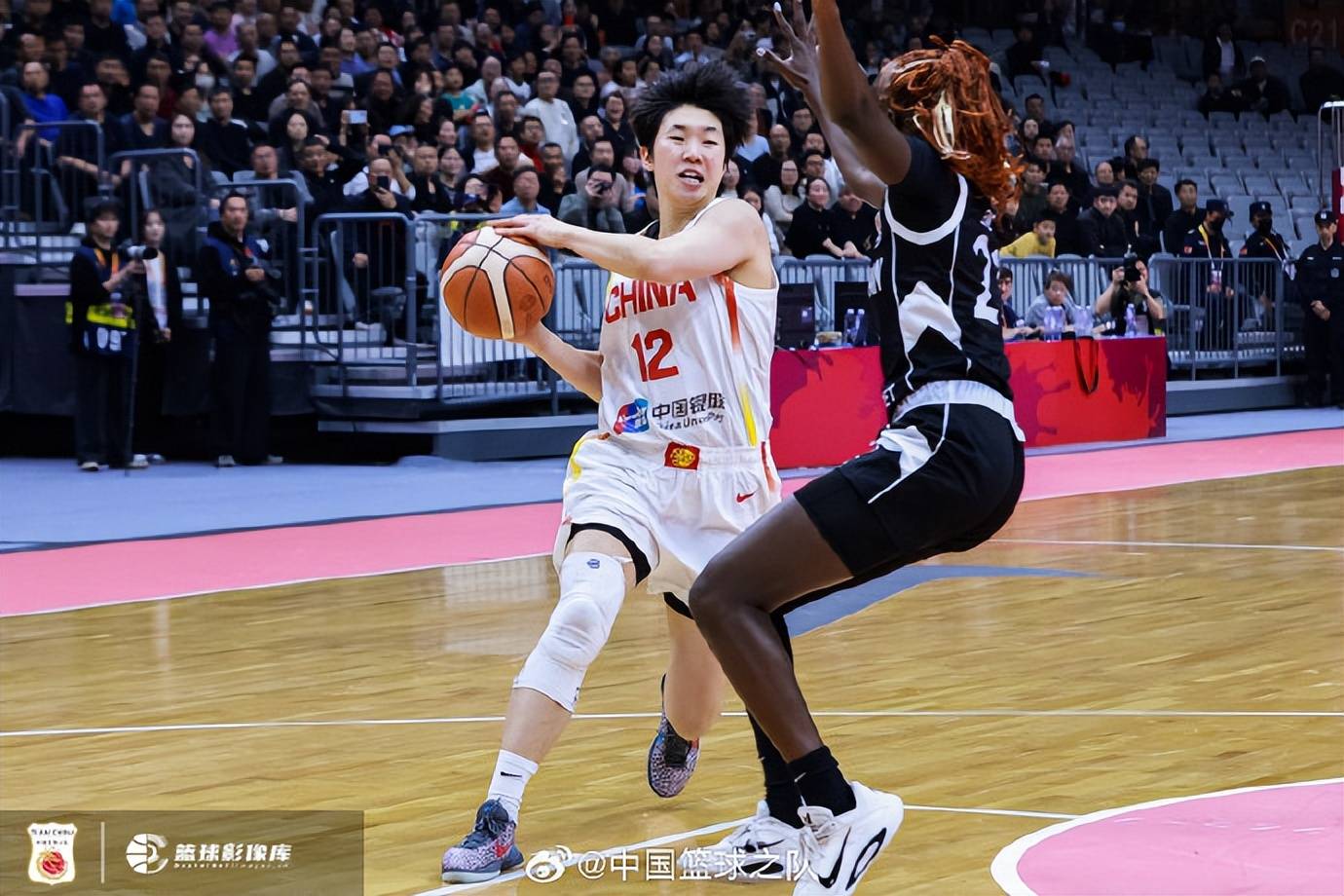 热血沸腾！中国女篮世预赛2胜1负握出线主动权，出线形势一片大好